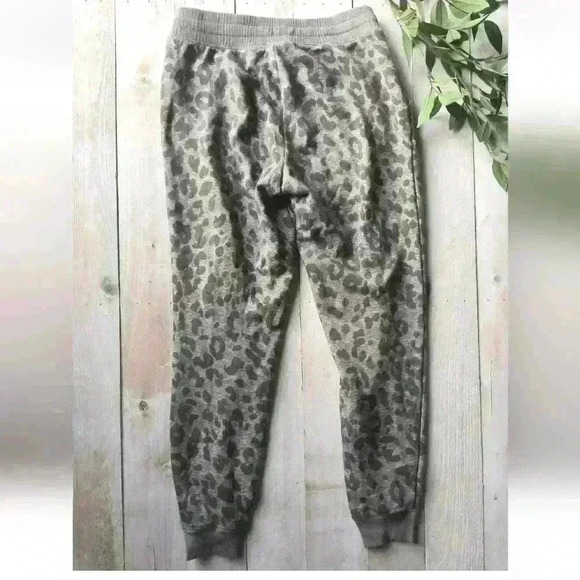 Old Navy Leopard Print Gray Mid Rise Street Jogger Drawstring Sweats Size XS - Picture 4 of 7